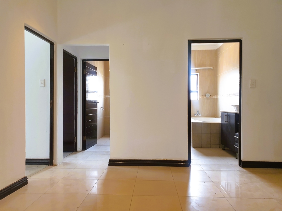 5 Bedroom Property for Sale in Heuwelsig Estate Gauteng