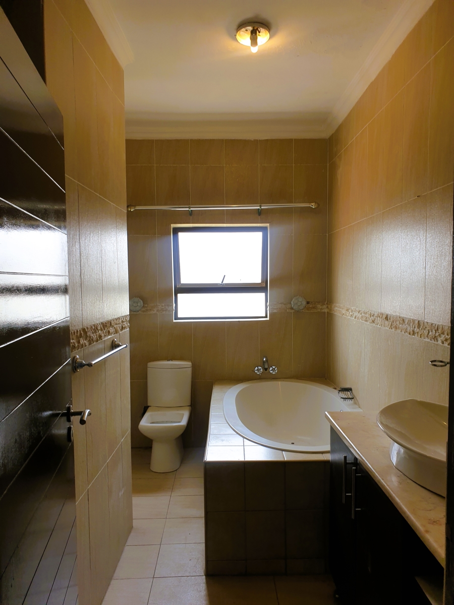 5 Bedroom Property for Sale in Heuwelsig Estate Gauteng