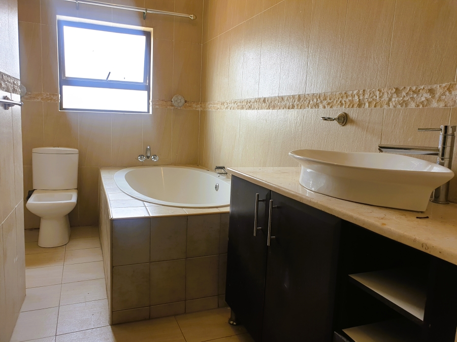 5 Bedroom Property for Sale in Heuwelsig Estate Gauteng