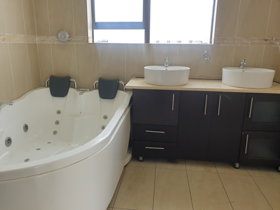 5 Bedroom Property for Sale in Heuwelsig Estate Gauteng