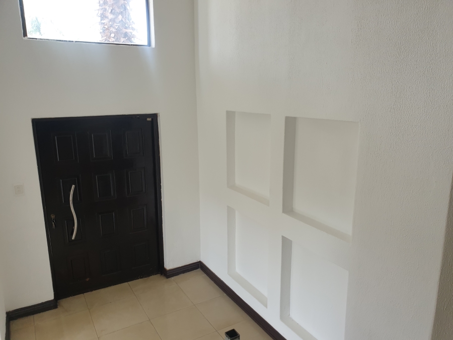 5 Bedroom Property for Sale in Heuwelsig Estate Gauteng