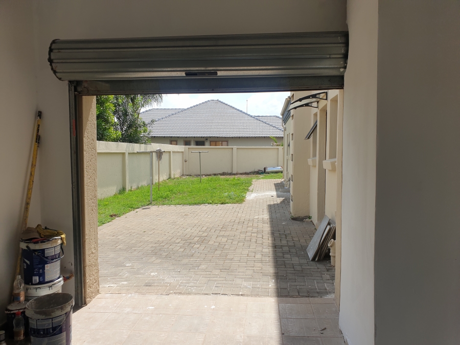 5 Bedroom Property for Sale in Heuwelsig Estate Gauteng