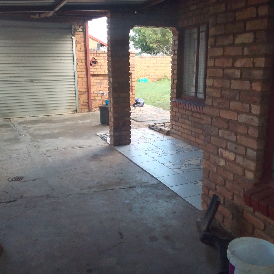 3 Bedroom Property for Sale in Nellmapius Gauteng