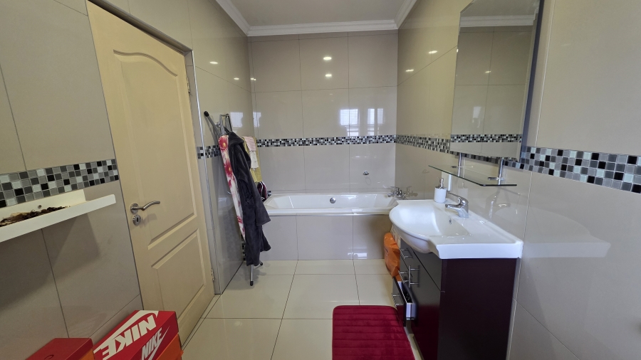 5 Bedroom Property for Sale in Savannah Country Estate Gauteng