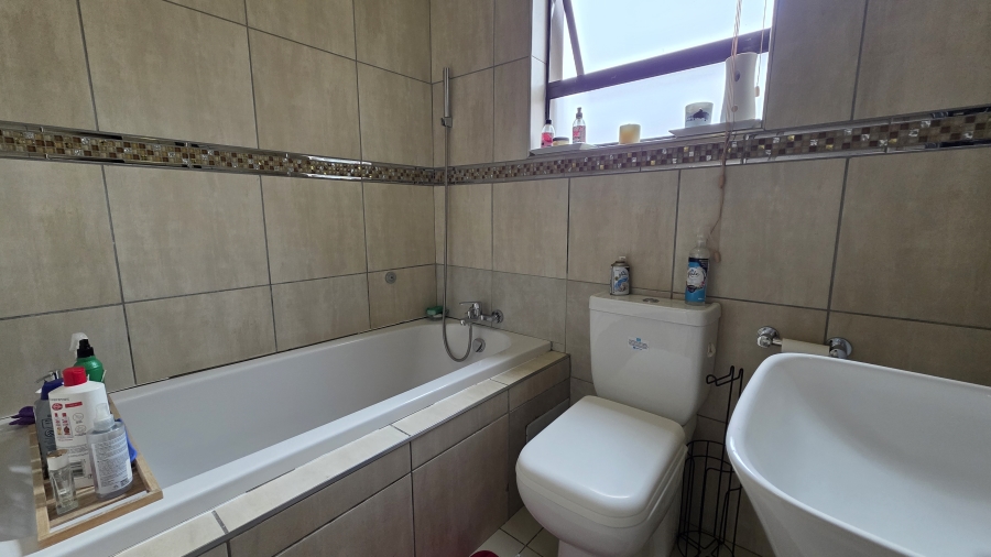 5 Bedroom Property for Sale in Savannah Country Estate Gauteng