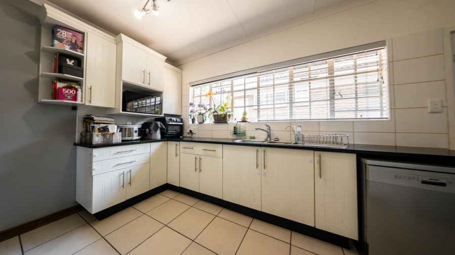 4 Bedroom Property for Sale in Eldoraigne Gauteng
