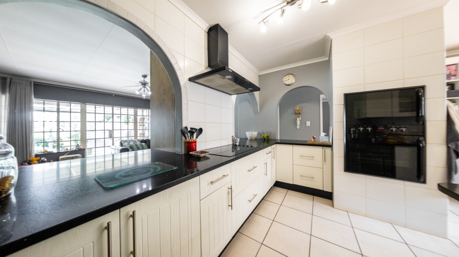 4 Bedroom Property for Sale in Eldoraigne Gauteng