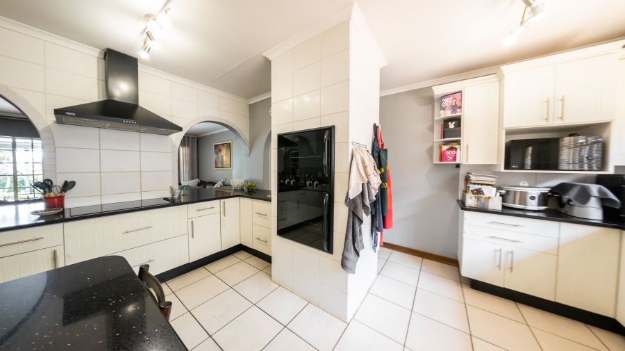 4 Bedroom Property for Sale in Eldoraigne Gauteng