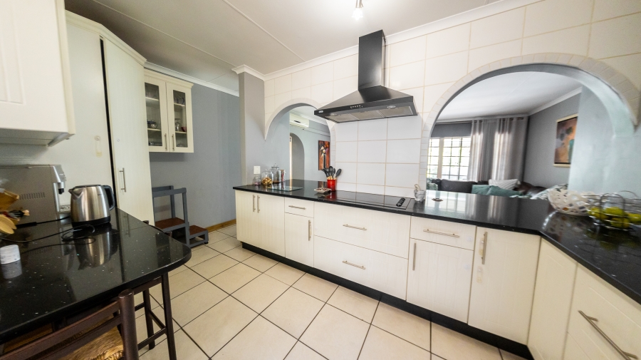 4 Bedroom Property for Sale in Eldoraigne Gauteng