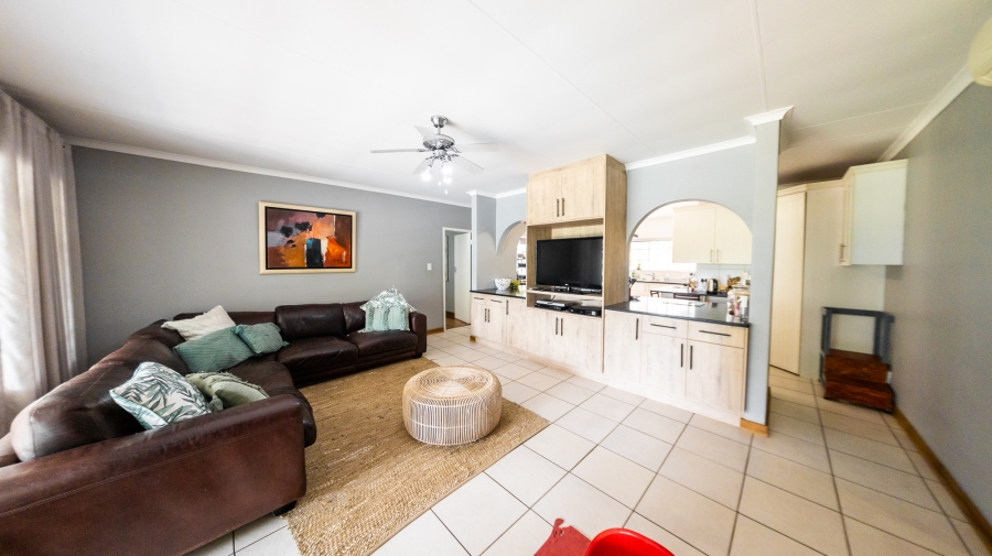 4 Bedroom Property for Sale in Eldoraigne Gauteng