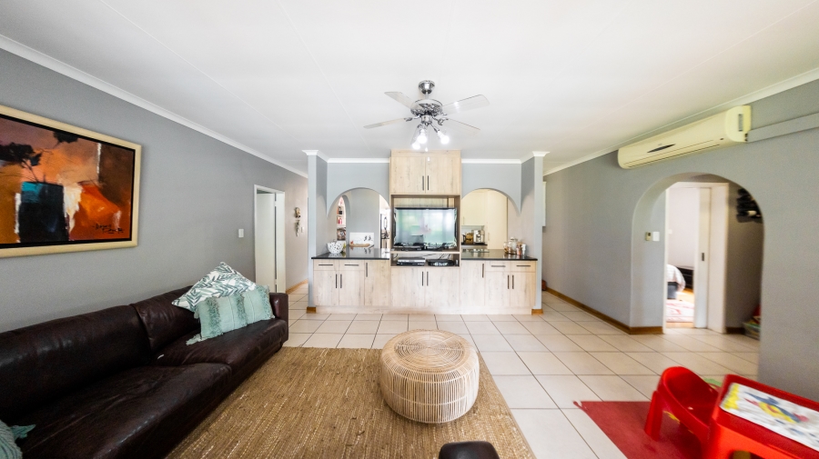 4 Bedroom Property for Sale in Eldoraigne Gauteng