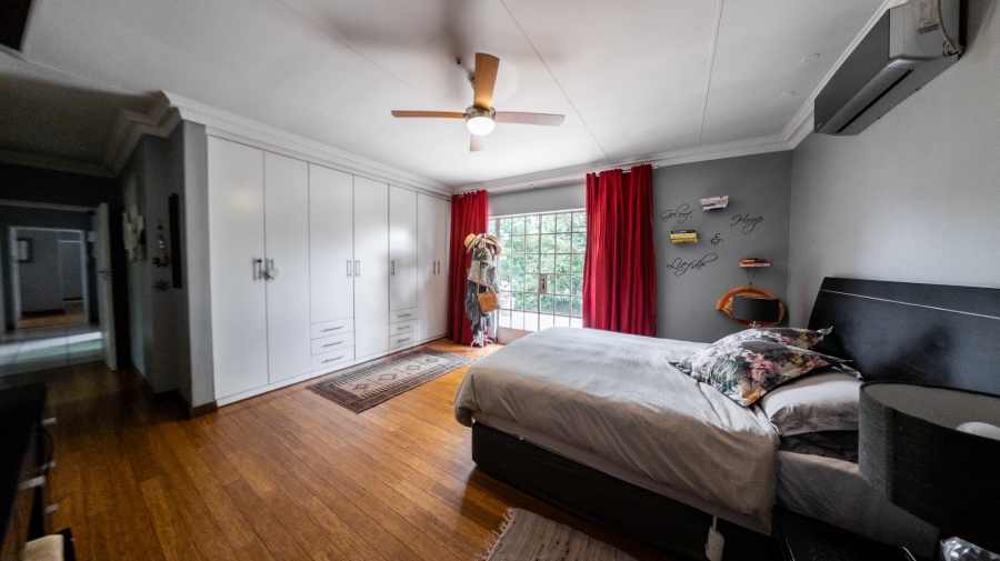 4 Bedroom Property for Sale in Eldoraigne Gauteng