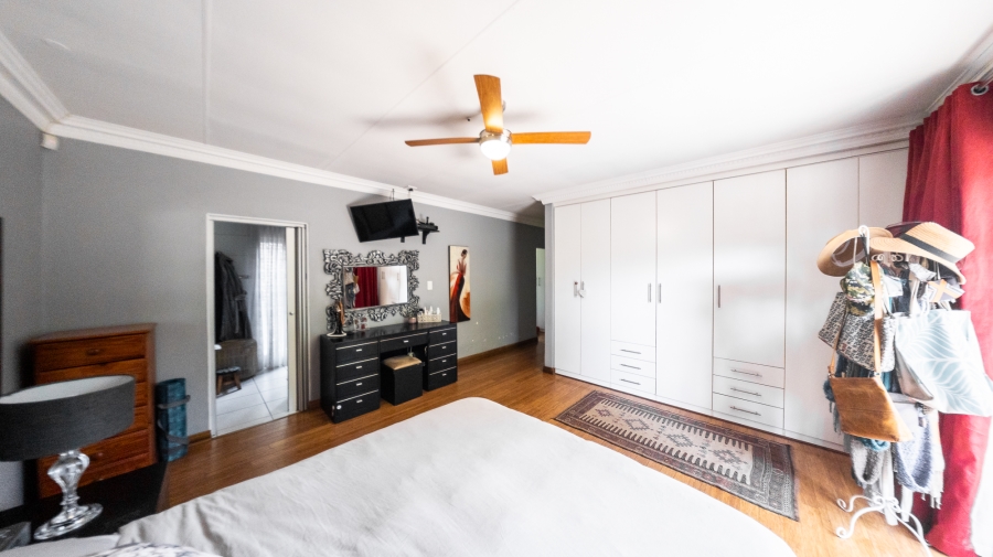 4 Bedroom Property for Sale in Eldoraigne Gauteng