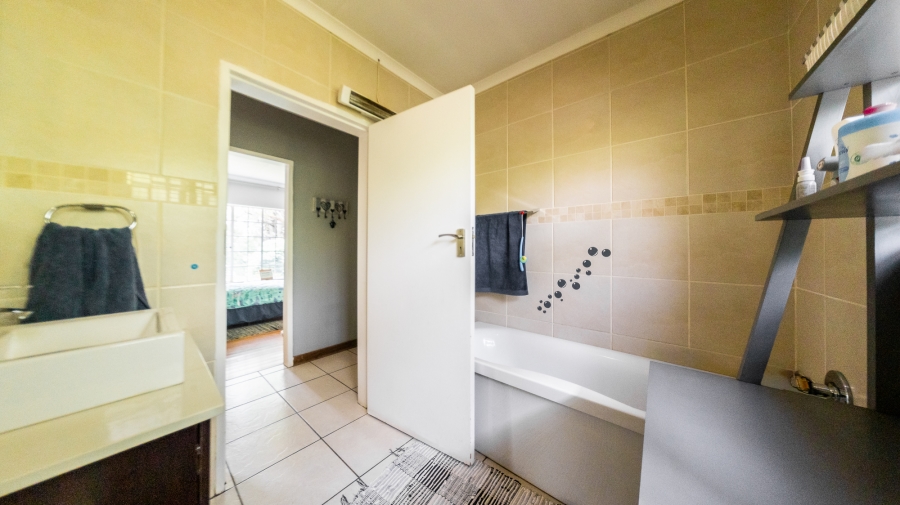 4 Bedroom Property for Sale in Eldoraigne Gauteng