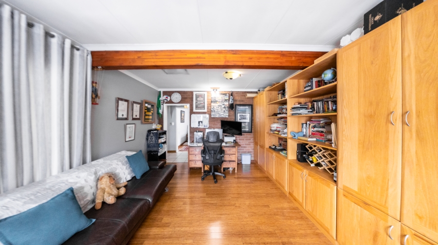 4 Bedroom Property for Sale in Eldoraigne Gauteng