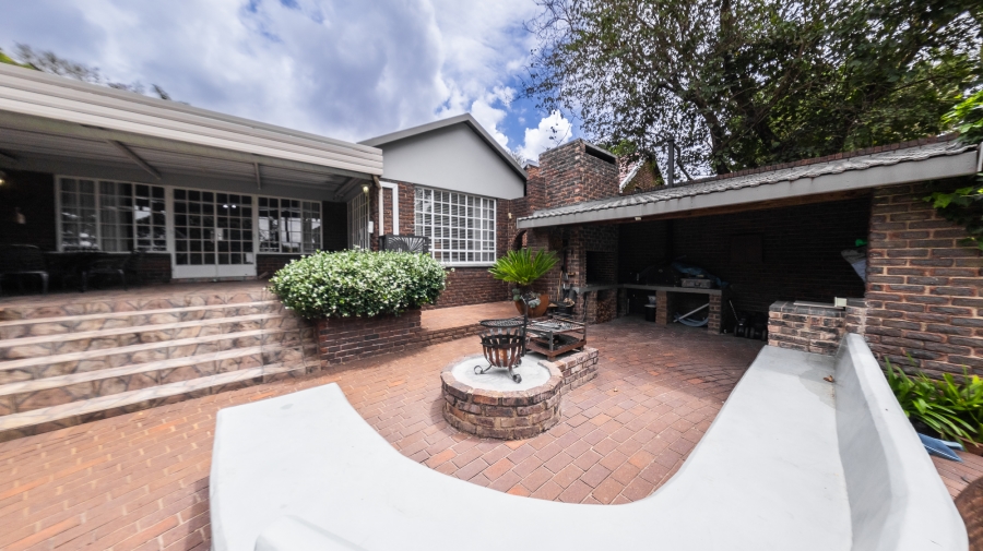 4 Bedroom Property for Sale in Eldoraigne Gauteng