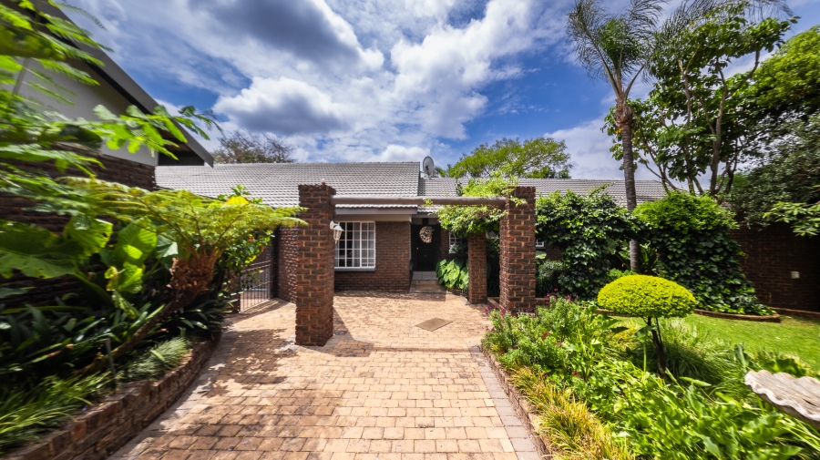 4 Bedroom Property for Sale in Eldoraigne Gauteng