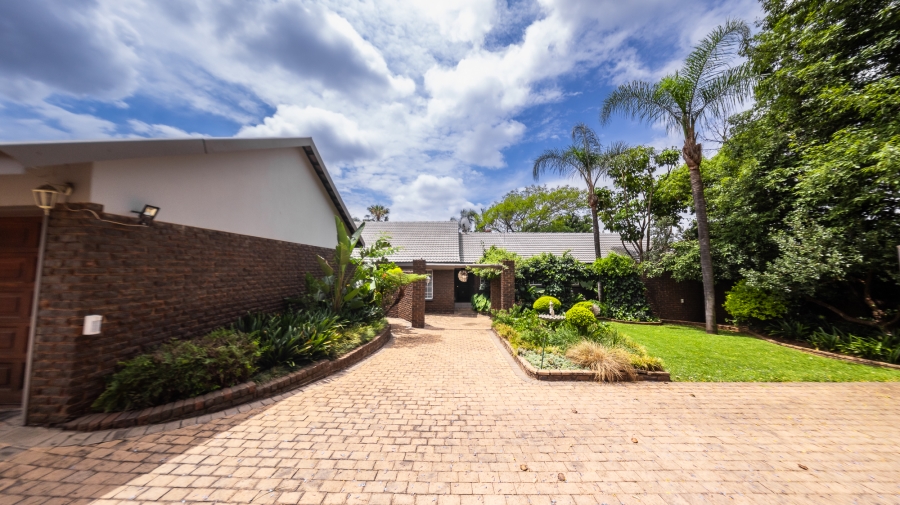 4 Bedroom Property for Sale in Eldoraigne Gauteng