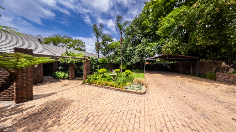 4 Bedroom Property for Sale in Eldoraigne Gauteng