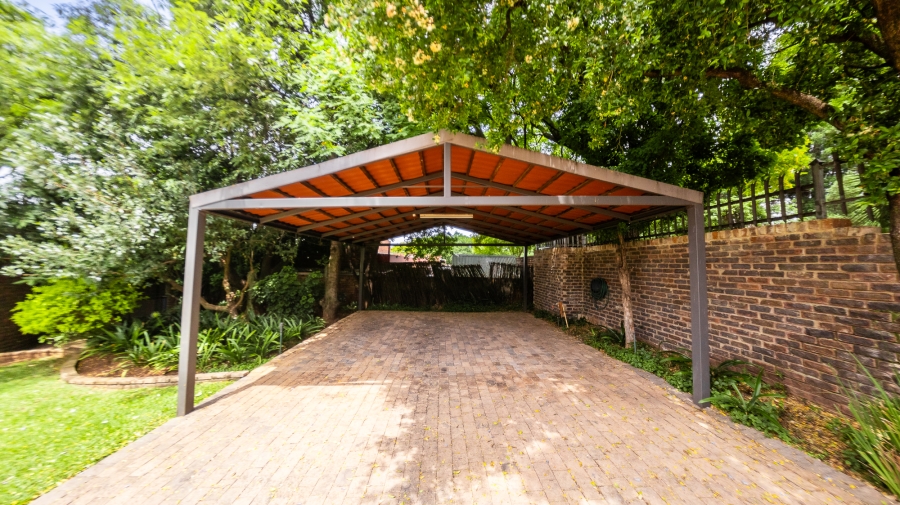 4 Bedroom Property for Sale in Eldoraigne Gauteng