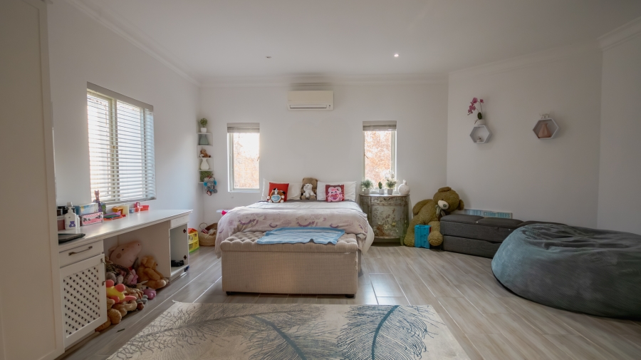 4 Bedroom Property for Sale in Boardwalk Manor Gauteng