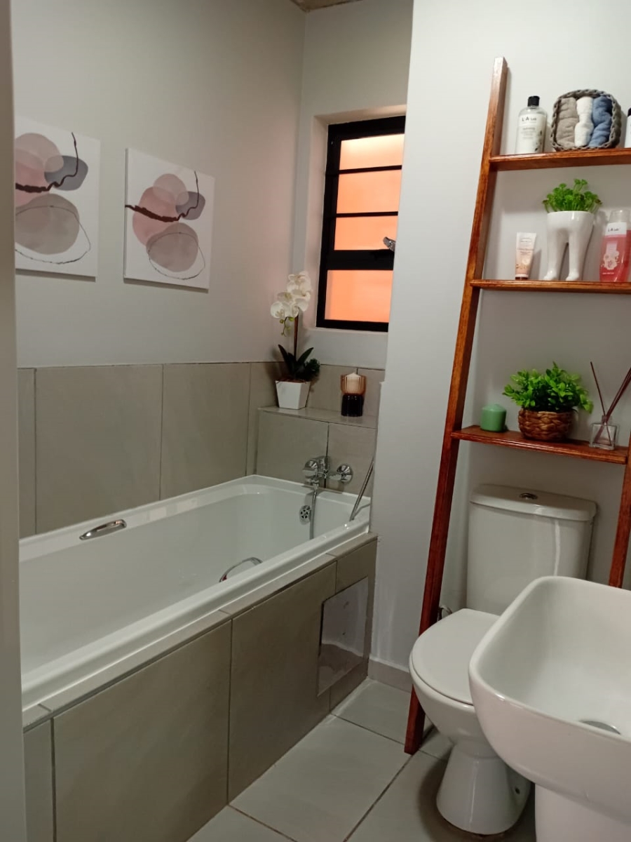 To Let 2 Bedroom Property for Rent in Jabulani Gauteng