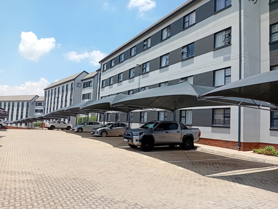 To Let 2 Bedroom Property for Rent in Fleurhof Gauteng