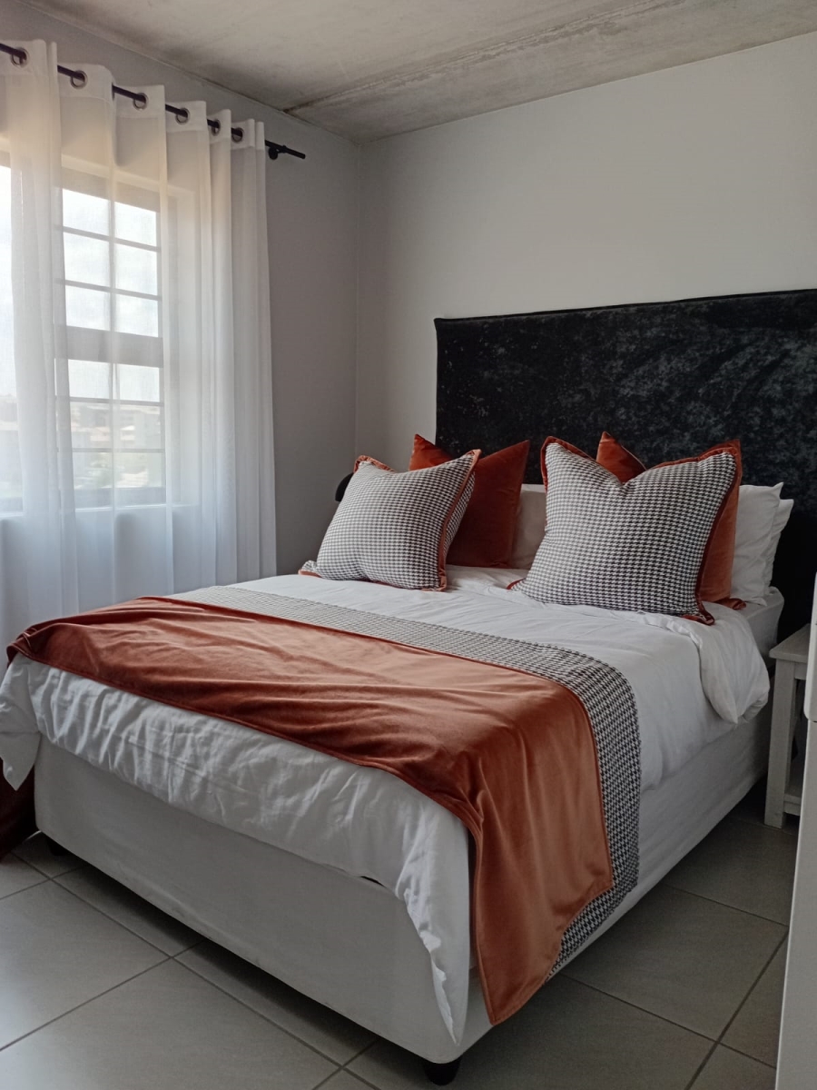 To Let 2 Bedroom Property for Rent in Fleurhof Gauteng
