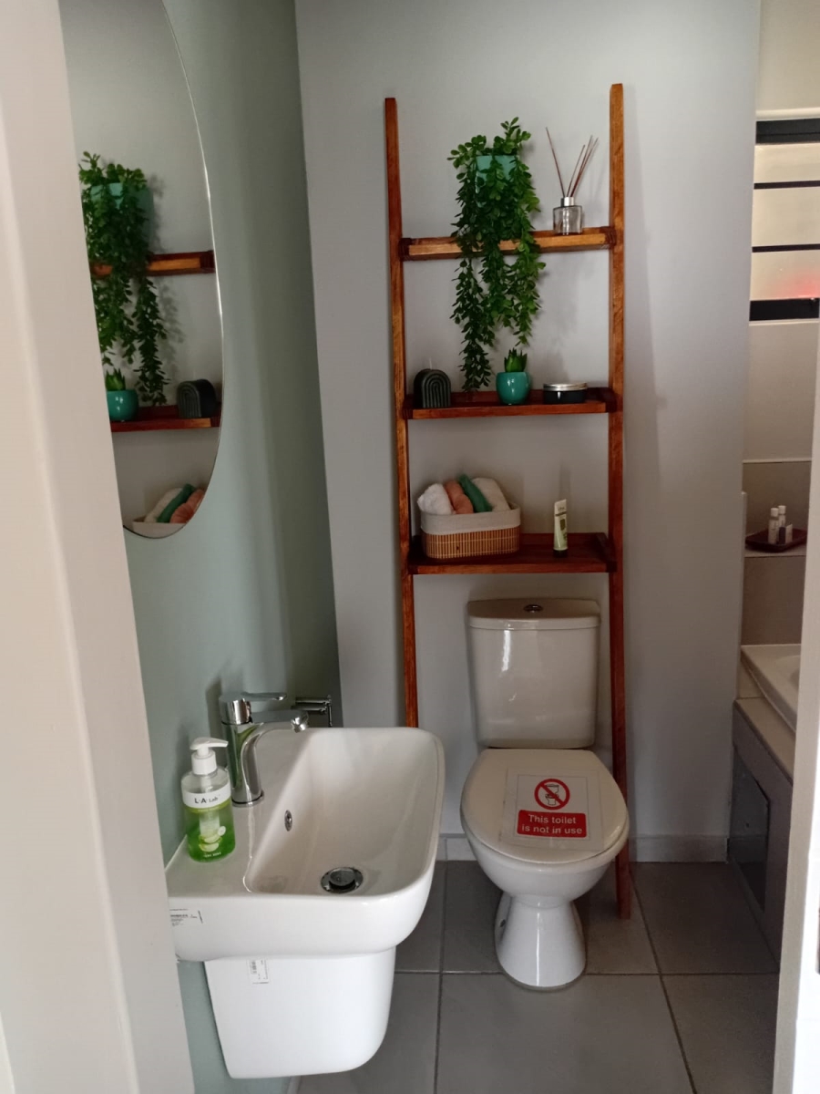 To Let 2 Bedroom Property for Rent in Fleurhof Gauteng