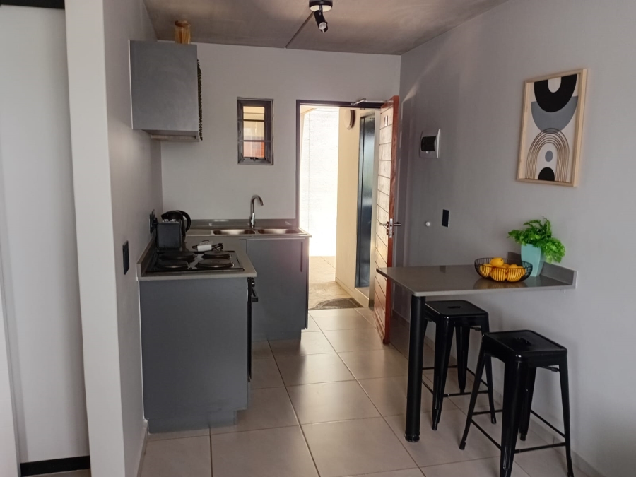To Let 2 Bedroom Property for Rent in Fleurhof Gauteng