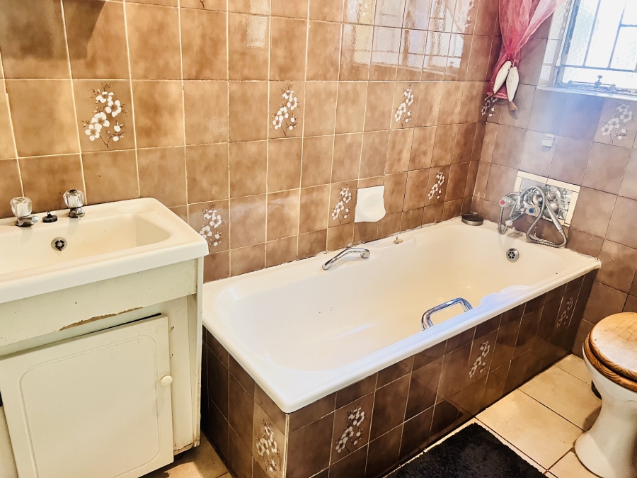 3 Bedroom Property for Sale in Crystal Park Gauteng