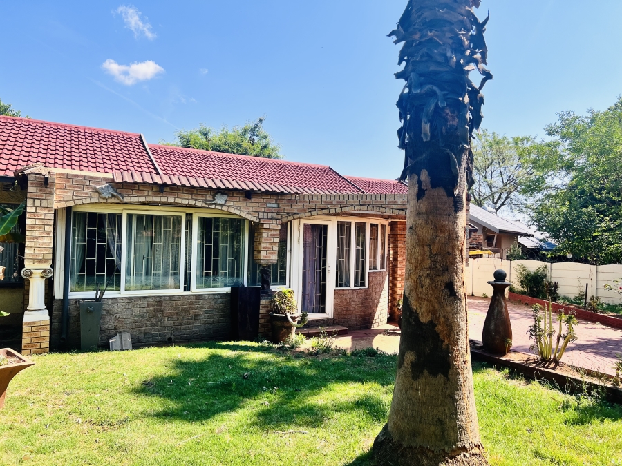3 Bedroom Property for Sale in Crystal Park Gauteng