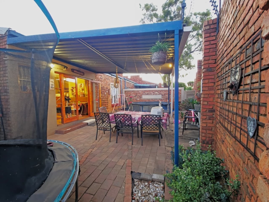 2 Bedroom Property for Sale in Dorandia Gauteng