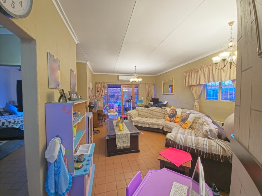 2 Bedroom Property for Sale in Dorandia Gauteng