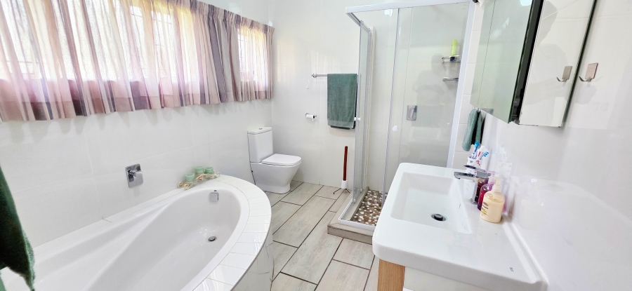 4 Bedroom Property for Sale in Annlin Gauteng