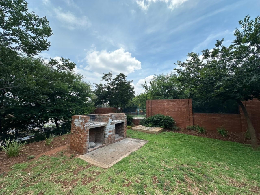 1 Bedroom Property for Sale in Die Hoewes Gauteng