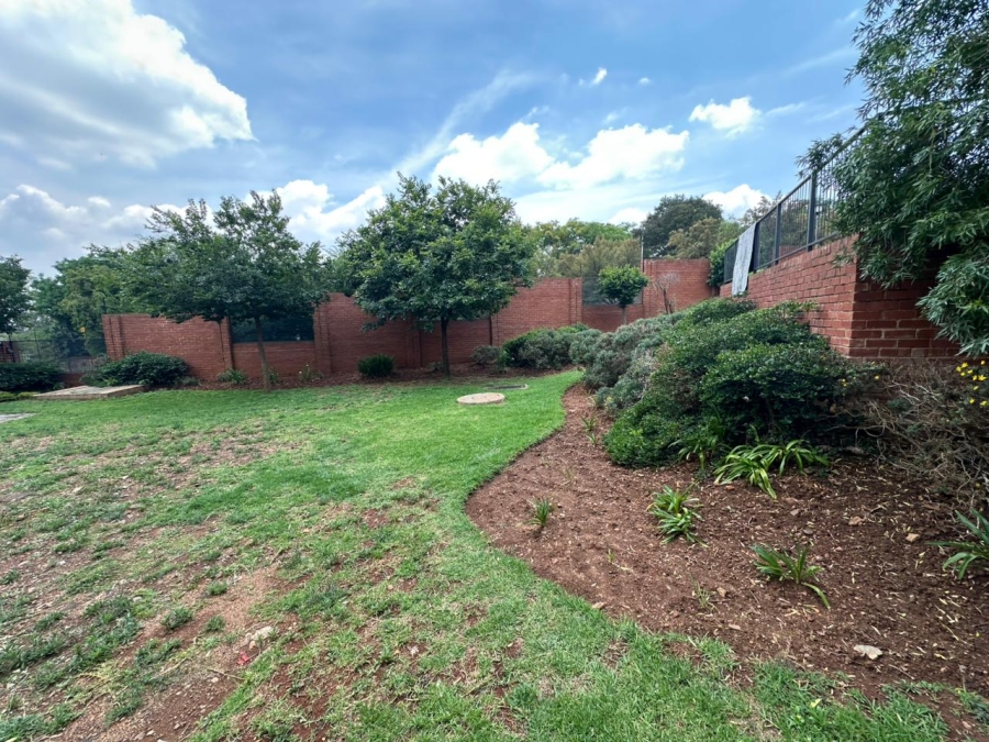 1 Bedroom Property for Sale in Die Hoewes Gauteng