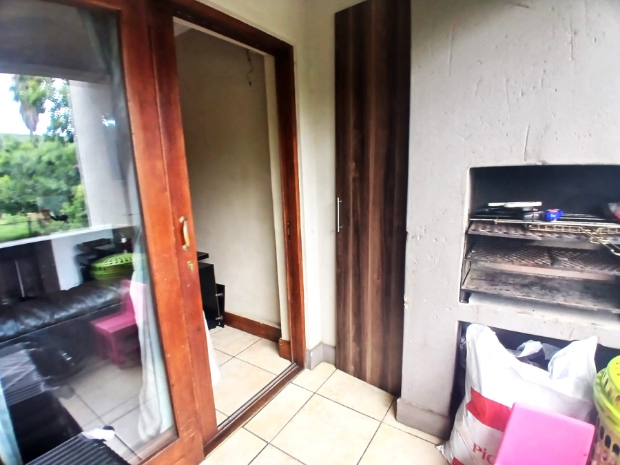 To Let 2 Bedroom Property for Rent in Waverley Gauteng