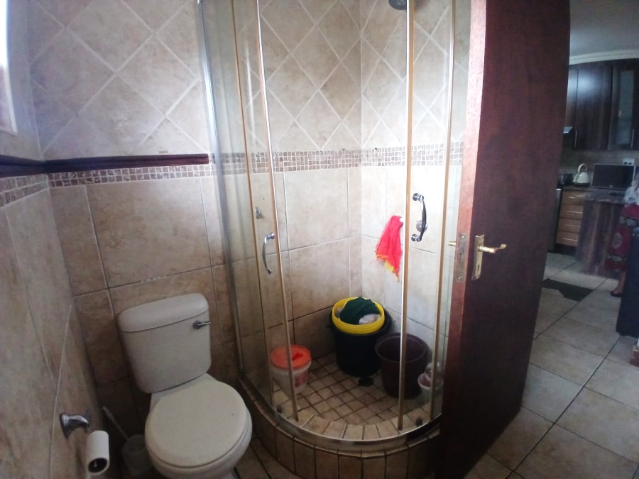 To Let 2 Bedroom Property for Rent in Waverley Gauteng