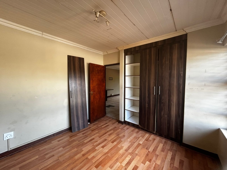 To Let 2 Bedroom Property for Rent in Waverley Gauteng
