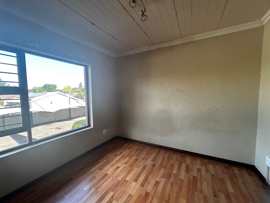 To Let 2 Bedroom Property for Rent in Waverley Gauteng