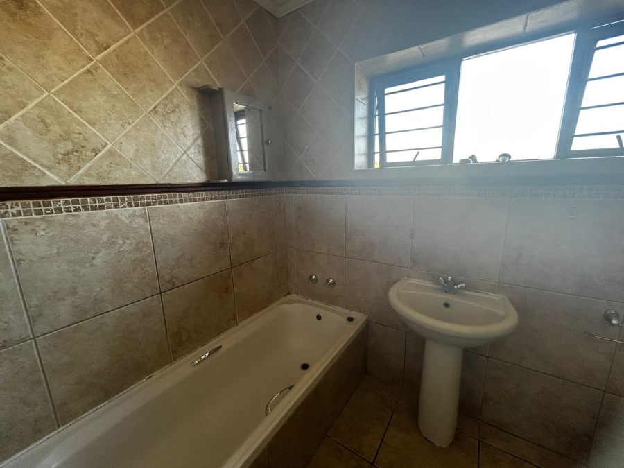 To Let 2 Bedroom Property for Rent in Waverley Gauteng