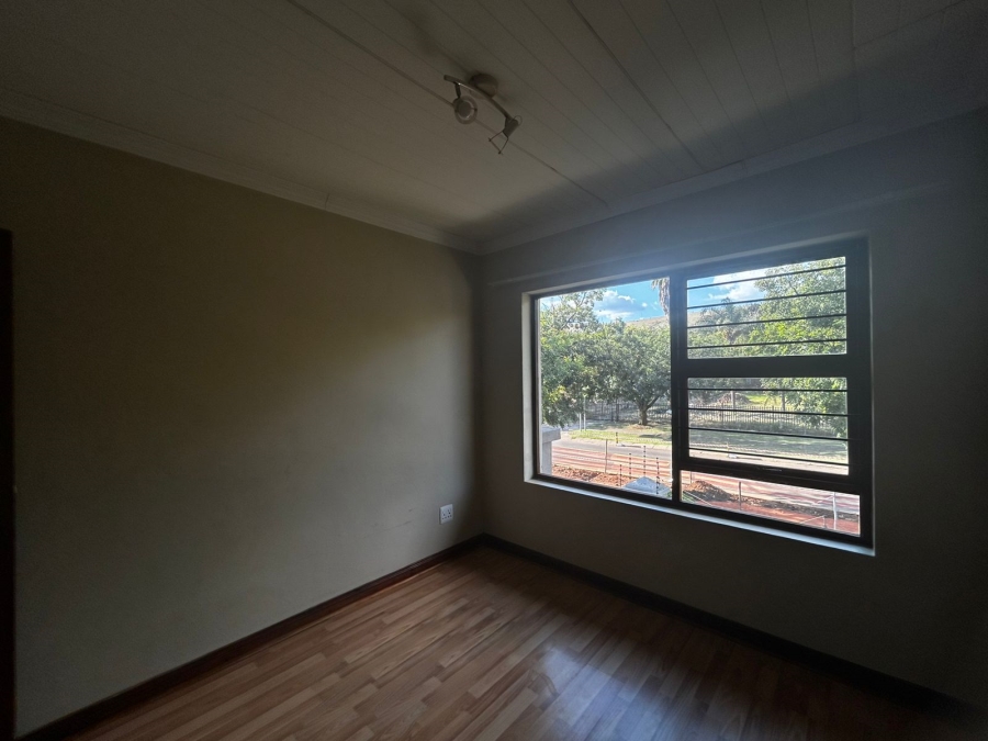 To Let 2 Bedroom Property for Rent in Waverley Gauteng