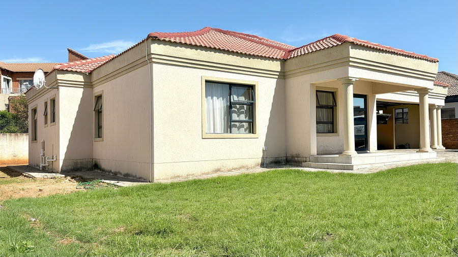 3 Bedroom Property for Sale in The Orchards Gauteng