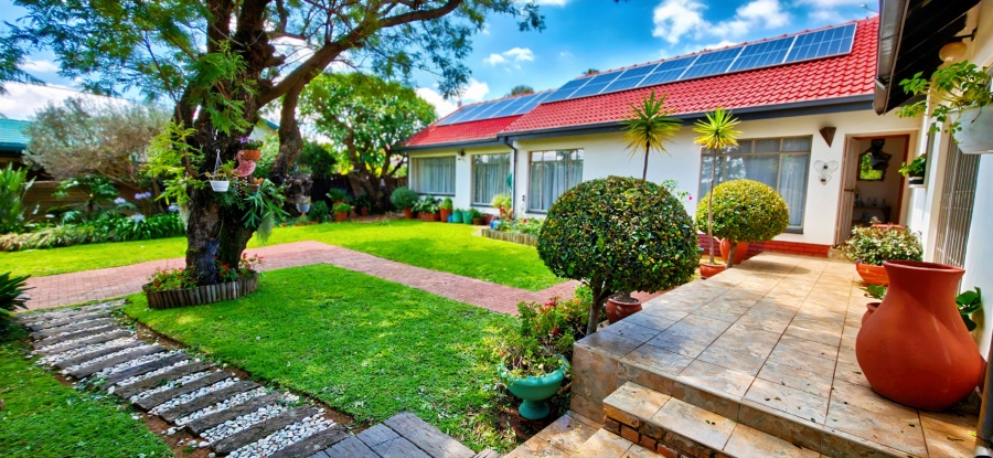 4 Bedroom Property for Sale in Magalieskruin Gauteng