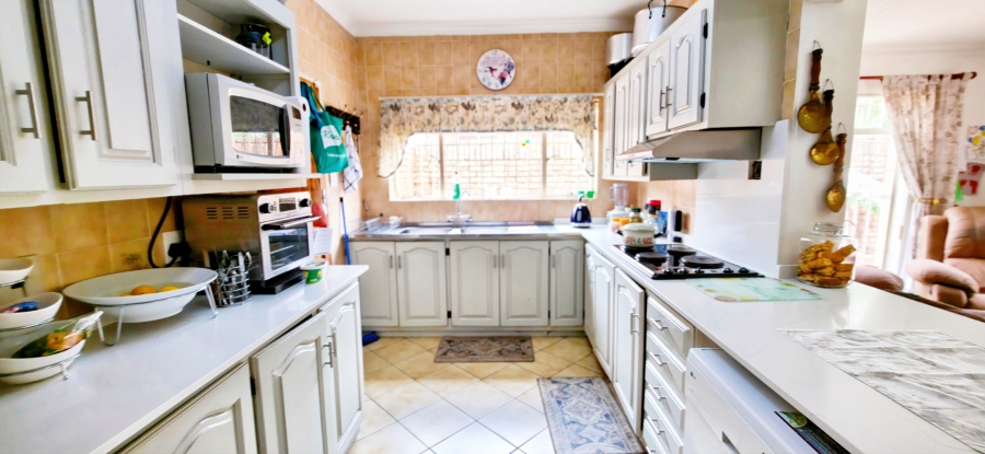 4 Bedroom Property for Sale in Magalieskruin Gauteng