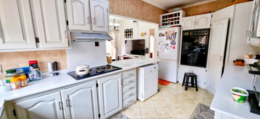 4 Bedroom Property for Sale in Magalieskruin Gauteng