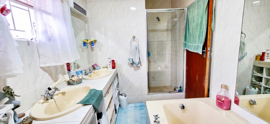 4 Bedroom Property for Sale in Magalieskruin Gauteng