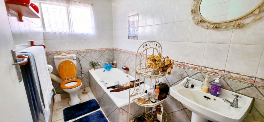 4 Bedroom Property for Sale in Magalieskruin Gauteng