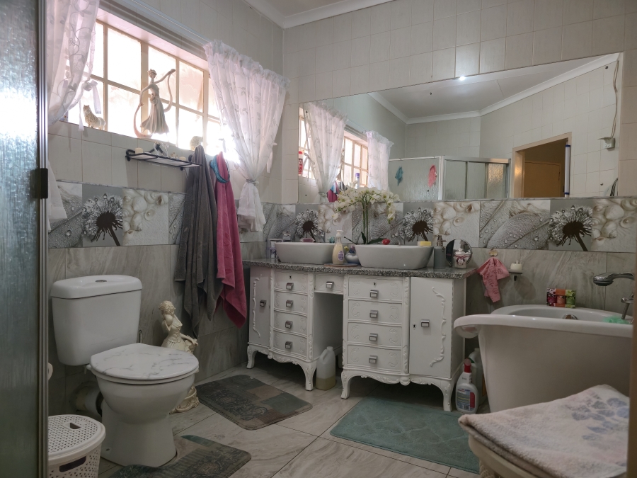 4 Bedroom Property for Sale in Florauna Gauteng